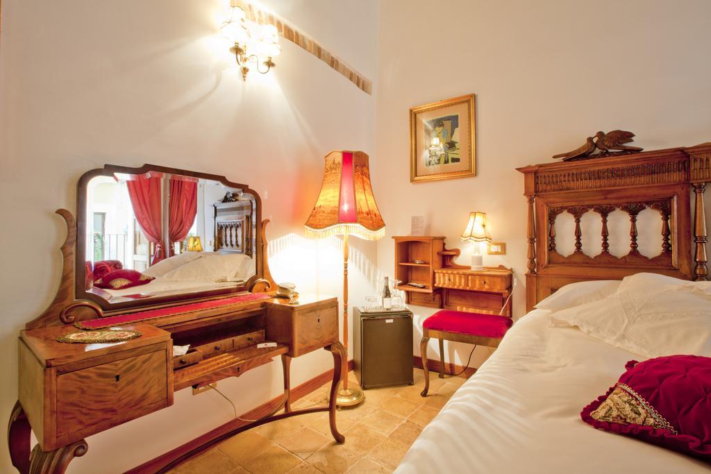B&B Il Marchese Del Grillo Sulmona Rum bild