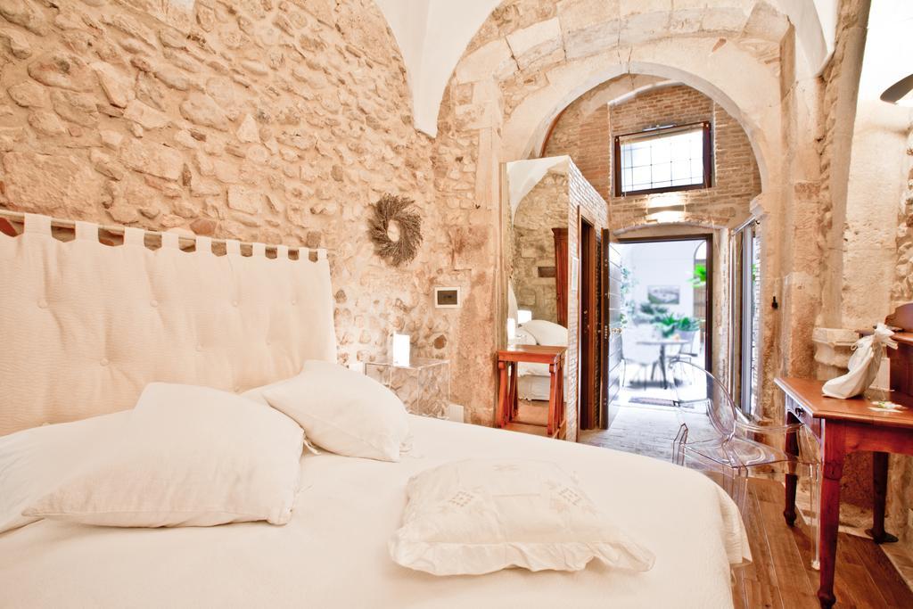 B&B Il Marchese Del Grillo Sulmona Rum bild