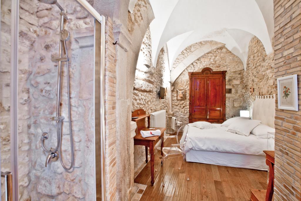 B&B Il Marchese Del Grillo Sulmona Rum bild