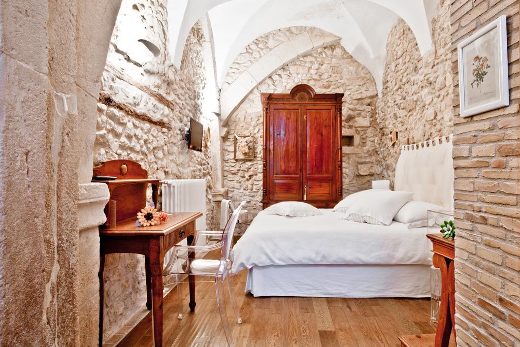B&B Il Marchese Del Grillo Sulmona Rum bild