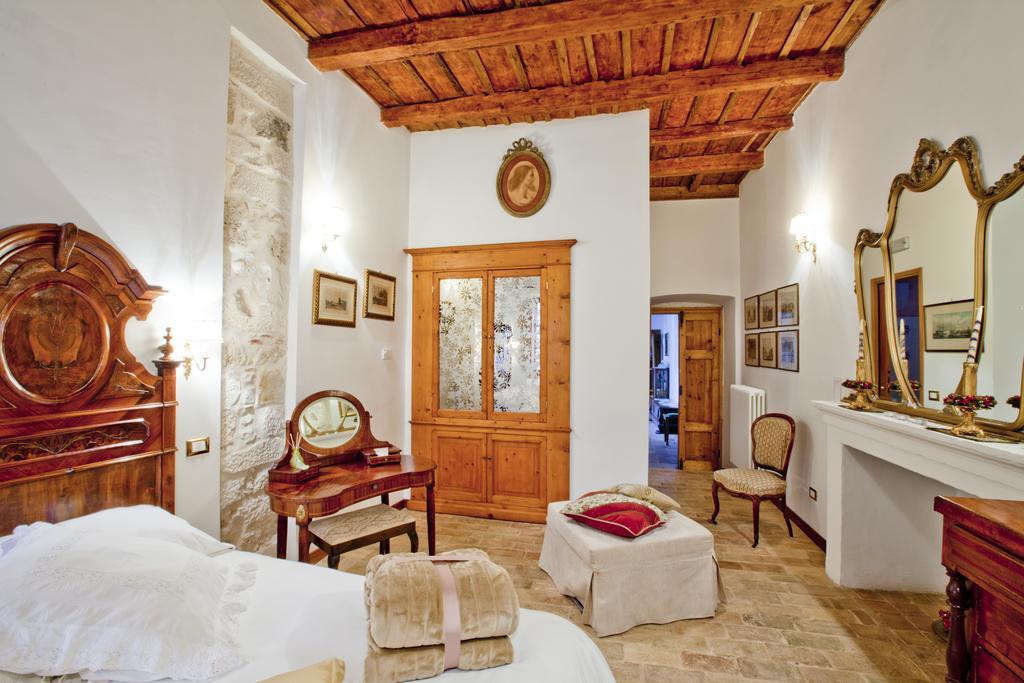 B&B Il Marchese Del Grillo Sulmona Rum bild