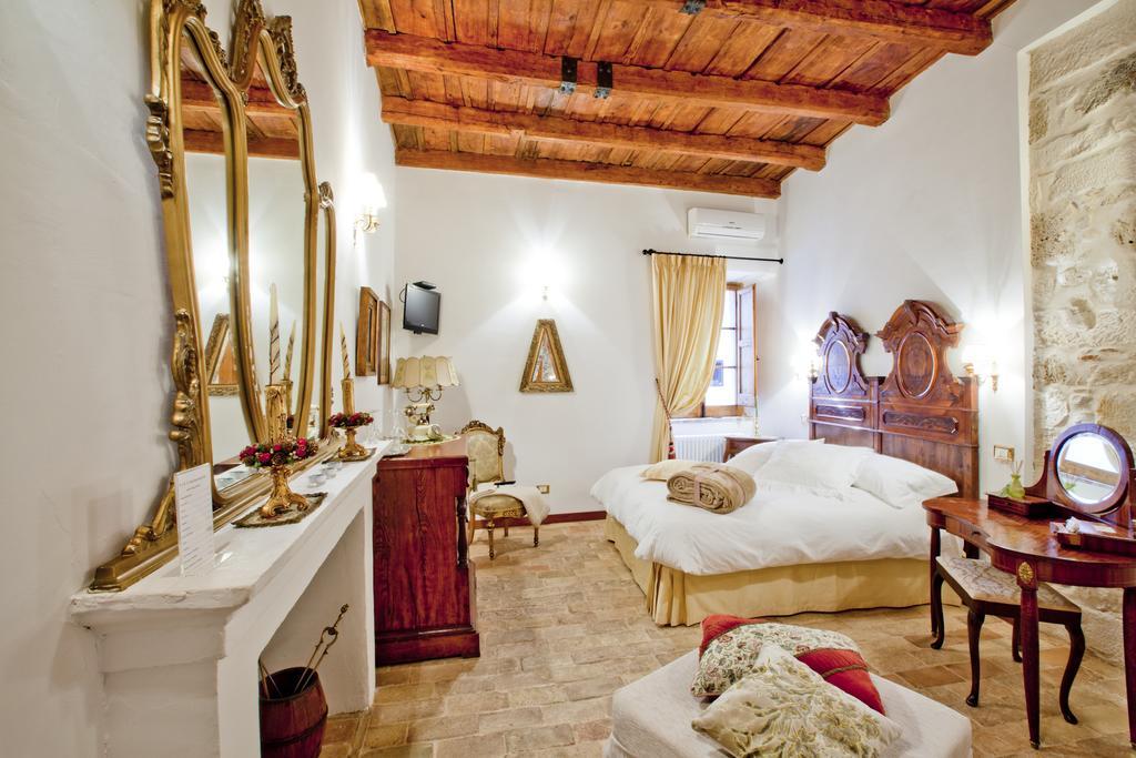 B&B Il Marchese Del Grillo Sulmona Rum bild