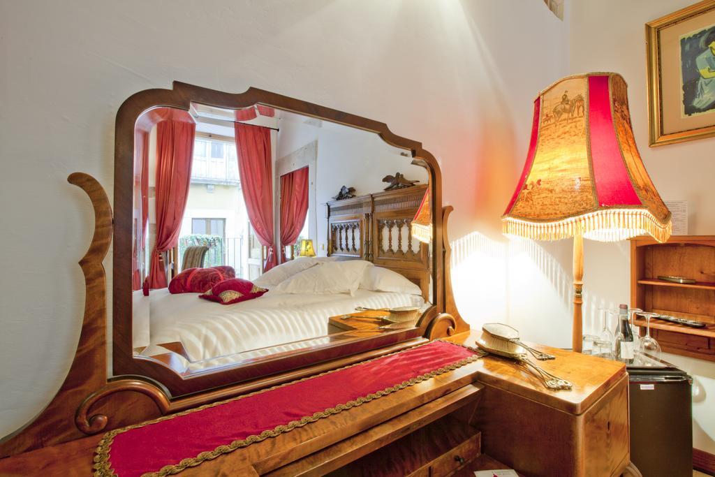 B&B Il Marchese Del Grillo Sulmona Rum bild